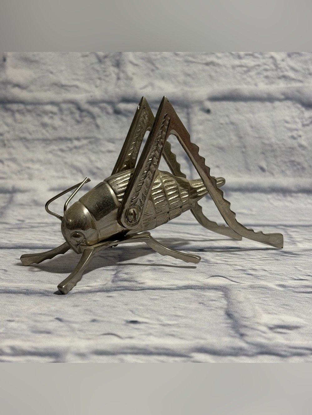 Vintage MCM 70’s brass grasshopper paperweight/figurine